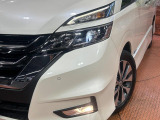 【LEDヘッドライト】悪天候や夜間走行時も良好な視界を確保し安心して運転できる高輝度LEDヘッドライトを装備!点灯速度が早く、消費電力も抑えられています。