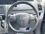 【純正革巻きステアリング】上質な革を使用することで、手にしっかり馴染みとても運転しやすいハンドルです♪