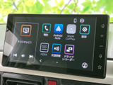 電話やスマートフォン連携、設定などのメニューを画面から選べる構成です。必要な機能をアイコンで確認しやすく、日々の移動を便利にサポートします。