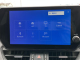 FM・AMやBluetooth、USBなどの選択肢が画面に表示され、使いたい音源を選びやすい構成です。交通情報やテレビの項目も確認でき、日々の移動に合わせて便利に活用いただけます。