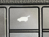 【パワーバックドア】スマートキーや運転席のボタンを押すだけでリアゲートが自動で開閉します!荷物を持っている時や、高い位置にあるバックドアを閉める際に便利な機能です♪