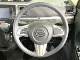 インテリアに合わせたデザインのステアリングは、運転される方のことも考え、運転しやすい形状、大きさです。是非一度、実際に触ってお確かめください。
