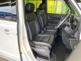 運転席シート廻りは使用感も少なく、良好な状態となっています。前オーナー様が丁寧に使っていたことがよくわかりますね。