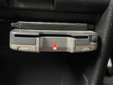 【ETC】有料道路を利用する際に料金所で停止することなく通過できる、ETC車載器(ノンストップ自動料金収受システム機器)が装備されています。セットアップを行うことで利用可能になります。