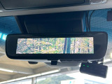 【デジタルインナーミラー】後席の大きな荷物や同乗者で後方が確認しづらい時でも安心!カメラが撮影した車両後方の映像をルームミラー内に表示。クリアな視界で状況の確認が可能です!