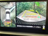 【パノラマモニター】専用のカメラにより、上から見下ろしたような視点で360度クルマの周囲を確認することができます☆死角部分も確認しやすく、狭い場所での切り返しや駐車もスムーズに行えます。