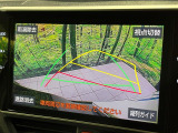 【バックカメラ】駐車時に後方がリアルタイム映像で確認できます。大型商業施設や立体駐車場での駐車時や、夜間のバック時に大活躍!運転スキルに関わらず、今や必須となった装備のひとつです!