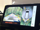 【パノラミックビューモニター】専用のカメラにより、上から見下ろしたような視点で360度クルマの周囲を確認することができます☆死角部分も確認しやすく、狭い場所での切り返しや駐車もスムーズに行えます。