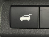 【パワーバックドア】スマートキーや運転席のボタンを押すだけでリアゲートが自動で開閉します!荷物を持っている時や、高い位置にあるバックドアを閉める際に便利な機能です♪
