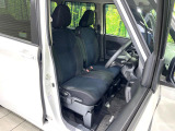 運転席シート廻りは使用感も少なく、良好な状態となっています。丁寧に使われていたことがよくわかりますね。