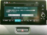 Bluetoothやラジオ、電話、ナビなどのメニューを画面上で確認でき、音源や接続機器を選びやすい構成です。日常の移動に合わせて使いたい機能を選べる、見やすいオーディオ画面です。