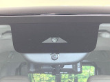 【三菱e-Assist】走行中に前方の車両等を認識し、衝突しそうな時は警報とブレーキで衝突回避と被害軽減をアシスト。より安全にドライブをお楽しみいただけます。