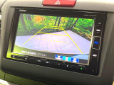 【バックカメラ】駐車時に後方がリアルタイム映像で確認できます。大型商業施設や立体駐車場での駐車時や、夜間のバック時に大活躍!運転スキルに関わらず、今や必須となった装備のひとつです!