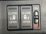 【両側パワースライドドア】スマートキーや運転席のスイッチで後席両側スライドドアの開閉が可能♪電動だから力を入れてドアを開ける必要が無く、小さなお子様でも簡単に開け閉めでき快適です♪