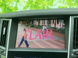 停車中には画面でテレビ番組を視聴でき、待ち時間の過ごし方にも便利です。映像が見やすい大きさで表示され、日常のさまざまな場面で活用できます。