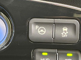 【アドバンストパーク】専用スマートフォンアプリの使用で、車外から遠隔駐車・出庫が可能な先進機能。広い場所で乗り降りしたい時に便利です♪