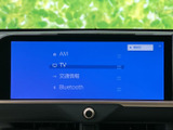 AMやテレビ、交通情報、Bluetoothなど、選べる項目が画面に整理されており、用途に合わせて確認しやすい表示です。普段使う音声や情報を選ぶ際にも便利です。