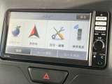 目的地設定や各種設定、携帯電話などのメニューを画面から選べるナビ・オーディオ。ボタンやダイヤルも備わり、日々の移動に活用いただけます。