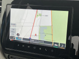画面には周辺の道路や施設名が表示され、現在地を確認しながら目的地までのルートを把握しやすい地図機能です。画面表示も見やすく、日々のお出かけをサポートします。