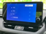 FMやAM、テレビ、交通情報などを画面から選べる構成です。必要な項目を見つけやすく、目的に合わせて切り替えながら車内での時間を快適に過ごせます。