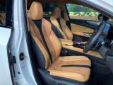 【ブラウンレザーシート】デザイン性が高く、高級感のある茶革シート。常に体に触れる部分だから、座り心地の良さにはこだわりたいですね♪汚れの付着や劣化を抑制する内装コーティング施工もおススメですよ♪