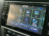 オーディオ画面にはラジオやテレビ、Bluetooth Audioなどの選択肢が並び、使いたい音源を画面上で確認できます。項目がアイコンで整理されているため、日常の音楽再生や情報収集にも便利です。