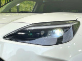 【LEDヘッドライト】悪天候や夜間走行時も良好な視界を確保し安心して運転できる高輝度LEDヘッドライトを装備!点灯速度が早く、消費電力も抑えられています。