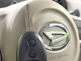 【キーレス】少し離れた場所からでもボタン一つでドアの開錠・施錠ができるのでとっても便利!ドアの鍵穴周りに傷をつけることもありません♪
