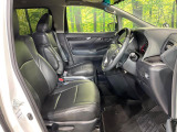 運転席シート廻りは使用感も少なく、良好な状態となっています。丁寧に使われていたことがよくわかりますね。
