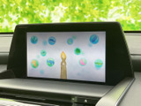 停車中にテレビ映像を視聴でき、休憩時間など車内で過ごすひとときに活用できます。画面が見やすい位置に設けられており、映像をゆっくり楽しめます。