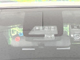 【トヨタセーフティセンス】走行中に前方の車両等を認識し、衝突しそうな時は警報とブレーキで衝突回避と被害軽減をアシスト。より安全にドライブをお楽しみいただけます。