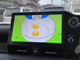 画面いっぱいに映像が表示され、後席のお子様とのお出かけ時にも車内で楽しめる内容です。大きな表示で見やすく、移動時間を過ごす際の選択肢として活用いただけます。