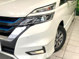 【LEDヘッドライト】悪天候や夜間走行時も良好な視界を確保し安心して運転できる高輝度LEDヘッドライトを装備!点灯速度が早く、消費電力も抑えられています。