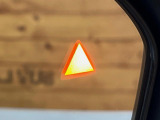【ブラインドスポットワーニング】走行中、ドアミラーの死角になりやすい箇所に後続車が接近するとサイドミラー付近に警告を表示、ドライバーに注意喚起をしてくれます。
