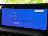 FM・AM・テレビなどの選択項目が画面にまとめられ、切り替えたい内容を確認しやすい表示です。用途に合わせて選びやすく、毎日の移動時間を快適に過ごすための装備として活用できます。