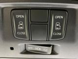 【両側パワースライドドア】スマートキーや運転席のスイッチで後席両側スライドドアの開閉が可能♪電動だから力を入れてドアを開ける必要が無く、小さなお子様でも簡単に開け閉めでき快適です♪