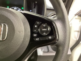 ハンドルにHondaセンシング系のクルーズコントロールやレーンキープアシストなどのスイッチが装備されています。ハンドルから手を離さず安全に操作できます。