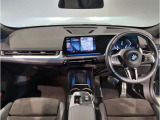 ☆センターパネルを運転席側に僅かに傾けたBMW独特のインパネ☆【駆け抜ける歓び】はここからもスタートしております☆