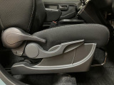 運転席にはシートリフターも付いていますよ♪