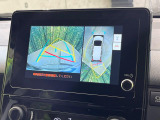 【パノラミックビューモニター】専用のカメラにより、上から見下ろしたような視点で360度クルマの周囲を確認することができます☆死角部分も確認しやすく、狭い場所での切り返しや駐車もスムーズに行えます。