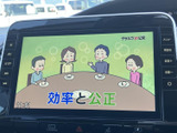 テレビ番組を画面で視聴でき、停車中の待ち時間も車内でゆったり過ごせます。表示が見やすく、休憩時などに映像を楽しみたい方にうれしい装備です。