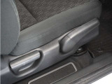 ◆シートハイトアジャスター◆運転席を上下に高さ調節ができます!運転ポジションを体格に合わせてシート調整できます。