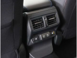 中古車だからこそオススメのボディーコーティング!!ボディ全体を磨く下地処理から丁寧に行い、細かい傷や水垢等の汚れを奇麗にしてから施工いたします!!ビフォー・アフターがハッキリとお判りいただけます!