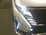 LEDヘッドライトが装備されております。