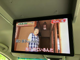 天井に設置されたモニターで映像を表示でき、停車中のひとときにも映像を楽しめます。車内で過ごす時間をより充実させたい方にうれしい装備としてご活用いただけます。