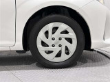 タイヤサイズは(185/60R15)でキャップ付きスチールホイールです。
