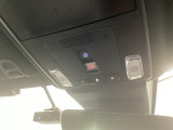 【SOSボタン】体調が悪くなったときや、事故に遭遇したとき、あおり運転にあっている時など、緊急時にボタンを押すと緊急サポートセンターにつながり、オペレーターが警察・救急への取次ぎを行います。