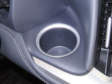 運転席にカップホルダーを装備しております。