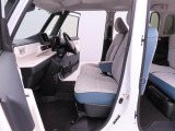 フラットなフロアで乗車後の横移動もしやすいですよ。