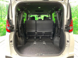 普段のお買い物や通勤、送迎等に十分な荷室スペースを確保しております。セカンドシートを倒すと、大きな荷物の積載も可能です♪
